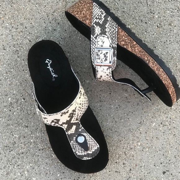 1 Left! Qupid Ahana Python Thong Comfort Sandal - Picture 2 of 5